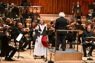 Magdalena and Czech Philharmonic / Sir Simon Rattle